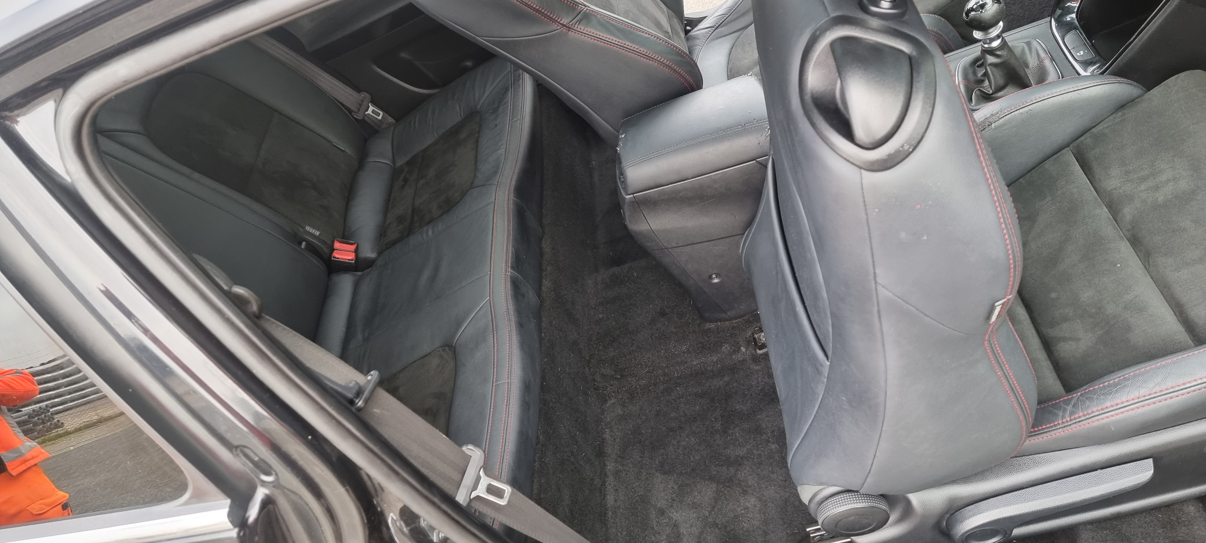 Autostoel na dieptereiniging